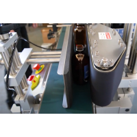 ELF-50 vollautomatische Flaschen Etikettiermaschine - platzsparende Etikettierung von Flaschen, Dosen, Gläser und andere zylindrische Verpackungen