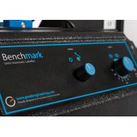 BenchMARK Halbautomatischer Etikettierer für Flaschen, Gläser und andere zylindrische Behälter