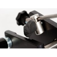 BenchMATE+ manueller Flaschenetikettierer für besonders kleine oder leichte Gebinde